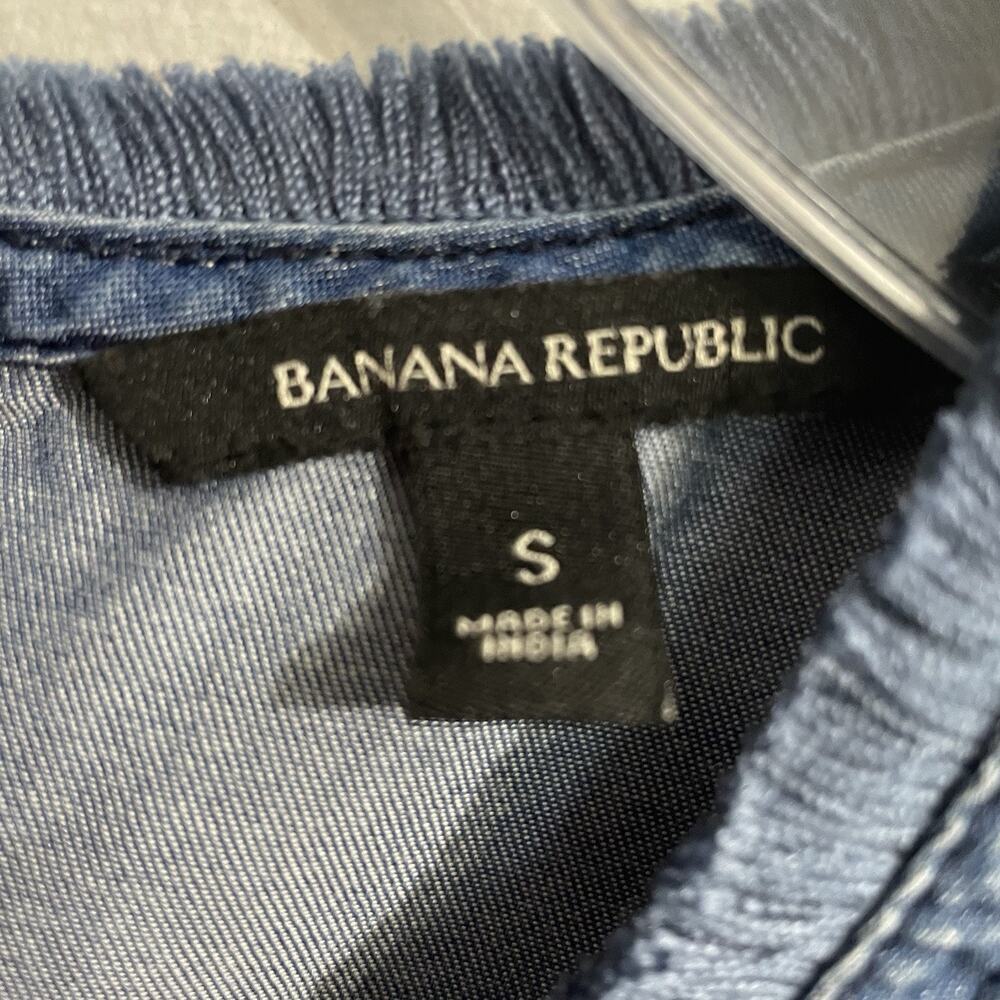 Banana Republic Blouse Women Small Blue Sleeveless Chambray Denim Fringe Trim - Picture 5 of 8